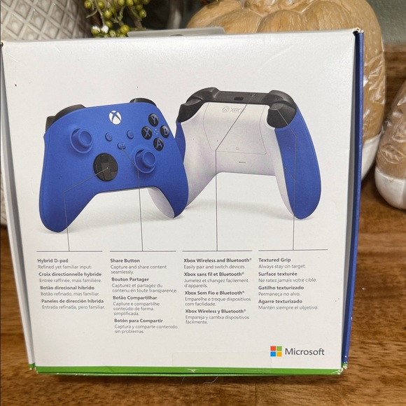 Xbox Wireless Controller - Vibrant Blue - Picture 3 of 4